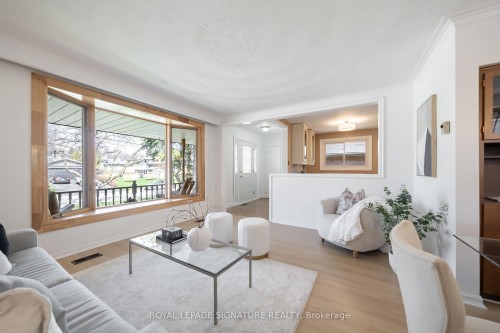 2002 Ingledale Road, Mississauga, ON - Indoor Photo Showing Living Room