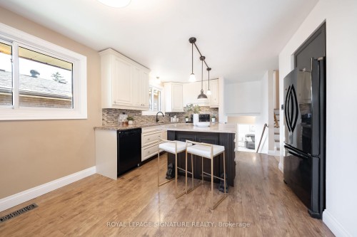 2002 Ingledale Road, Mississauga, ON - Indoor Photo Showing Kitchen With Upgraded Kitchen
