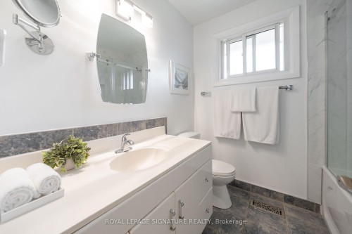 2002 Ingledale Road, Mississauga, ON - Indoor Photo Showing Bathroom