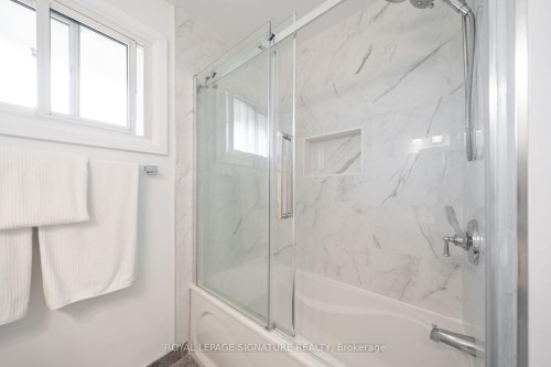 2002 Ingledale Road, Mississauga, ON - Indoor Photo Showing Bathroom
