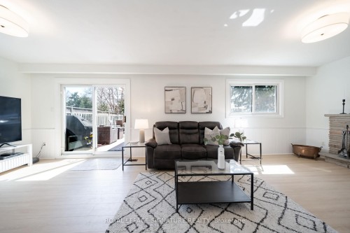 2002 Ingledale Road, Mississauga, ON - Indoor Photo Showing Living Room With Fireplace
