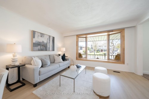2002 Ingledale Road, Mississauga, ON - Indoor Photo Showing Living Room