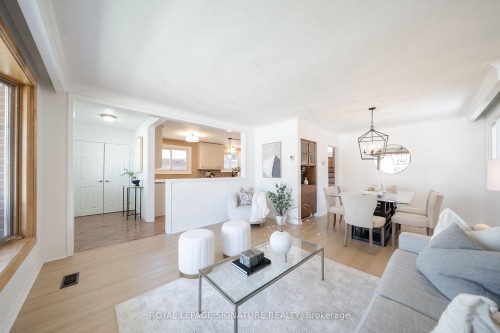 2002 Ingledale Road, Mississauga, ON - Indoor Photo Showing Living Room