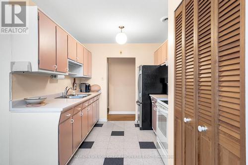 2422 Magnus Avenue, Ottawa, ON - Indoor Photo Showing Kitchen With Double Sink