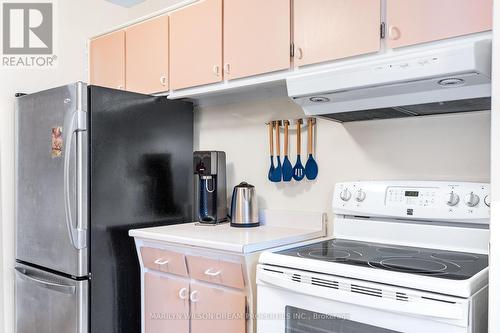 2422 Magnus Avenue, Ottawa, ON - Indoor Photo Showing Kitchen