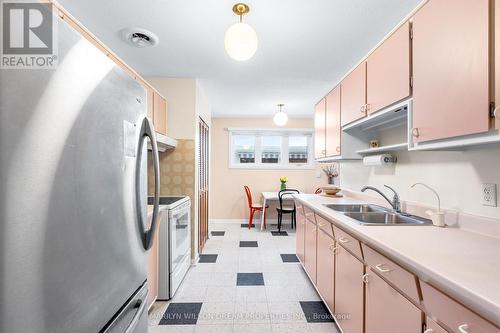 2422 Magnus Avenue, Ottawa, ON - Indoor Photo Showing Kitchen With Double Sink