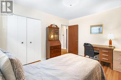 2422 Magnus Avenue, Ottawa, ON - Indoor Photo Showing Bedroom