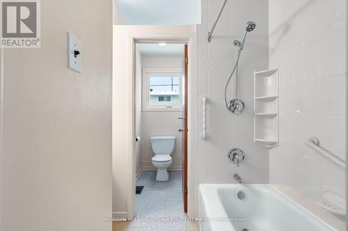 2422 Magnus Avenue, Ottawa, ON - Indoor Photo Showing Bathroom