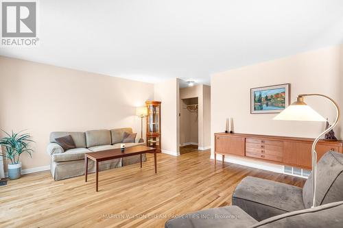 2422 Magnus Avenue, Ottawa, ON - Indoor Photo Showing Living Room