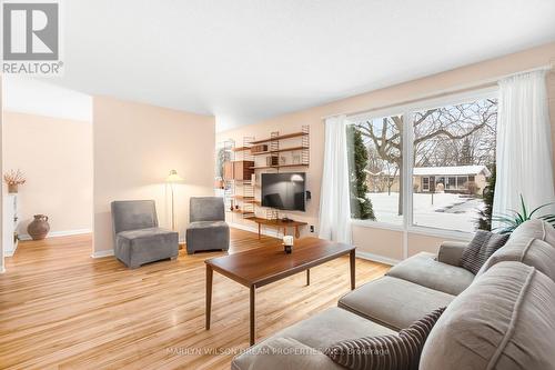 2422 Magnus Avenue, Ottawa, ON - Indoor Photo Showing Living Room