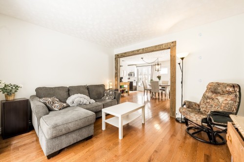 Salon - 1435 Ch. Delorme, Farnham, QC - Indoor Photo Showing Living Room