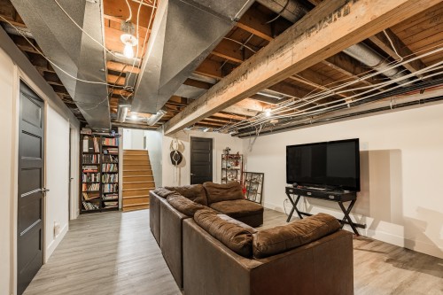 Salle familiale - 1435 Ch. Delorme, Farnham, QC - Indoor Photo Showing Basement
