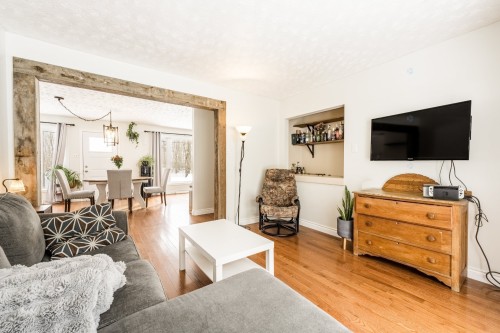 Salon - 1435 Ch. Delorme, Farnham, QC - Indoor Photo Showing Living Room