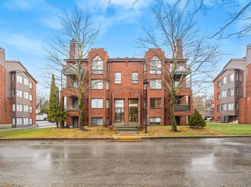2-170 Av. du Manoir  Montréal (L'Île-Bizard/Sainte-Geneviève), QC H9C 2R4