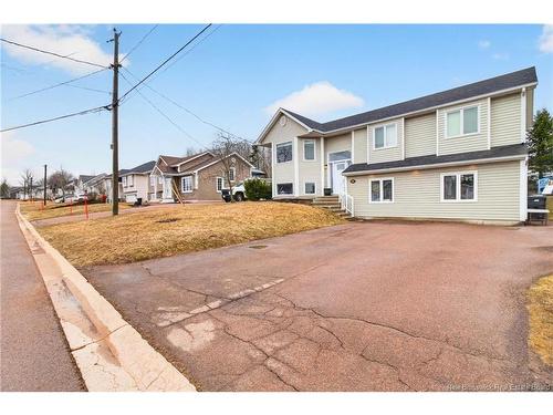 78 Mathilde St, Dieppe, NB 