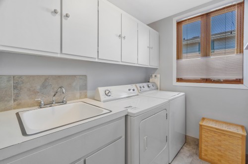 Laundry - 187 Av. Centennial, Beaconsfield, QC - Indoor Photo Showing Laundry Room
