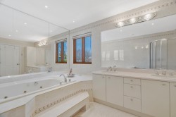 Salle de bains attenante à la CCP - 