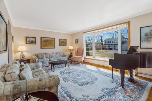 Living Room - 187 Av. Centennial, Beaconsfield, QC - Indoor Photo Showing Living Room