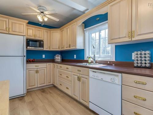 18 Devon Crescent, Halifax, NS 