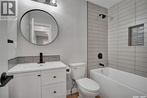 1017 Mcmillan Avenue, Saskatoon, SK - Indoor Photo Showing Bathroom