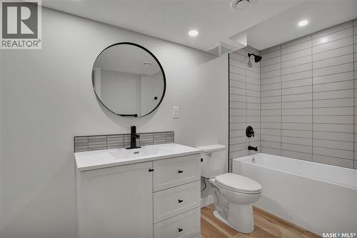 1017 Mcmillan Avenue, Saskatoon, SK - Indoor Photo Showing Bathroom