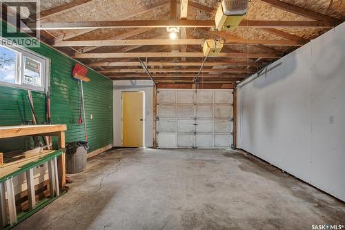1017 Mcmillan Avenue, Saskatoon, SK - Indoor Photo Showing Garage