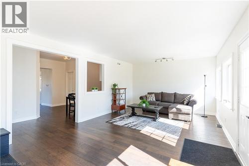 621 Rosseau Road, Hamilton, ON - Indoor Photo Showing Living Room