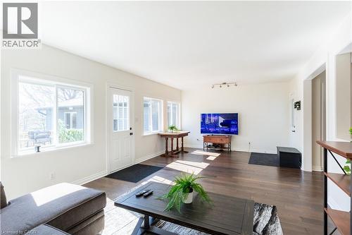 621 Rosseau Road, Hamilton, ON - Indoor Photo Showing Living Room