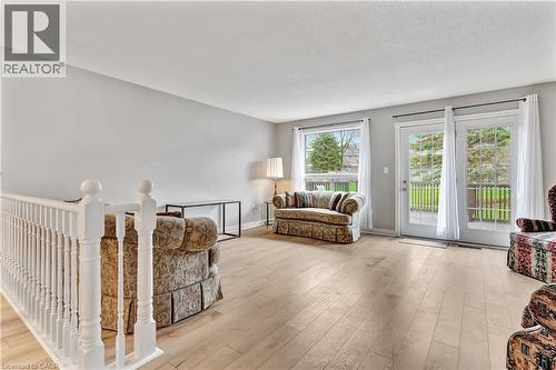6 Gowinlock Court, Cambridge, ON - Indoor Photo Showing Living Room