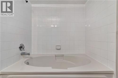 6 Gowinlock Court, Cambridge, ON - Indoor Photo Showing Bathroom
