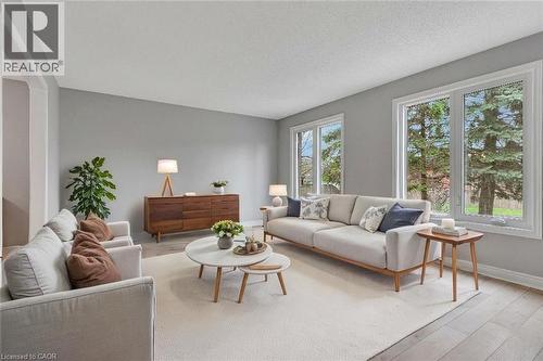 6 Gowinlock Court, Cambridge, ON - Indoor Photo Showing Living Room