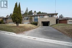 9 PAGE AVENUE Toronto, ON M2K 2B3