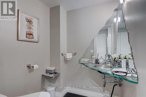 35 Gardiner Road E, Toronto, ON - Indoor Photo Showing Bathroom