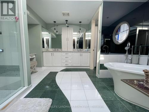 35 Gardiner Road E, Toronto, ON - Indoor Photo Showing Bathroom