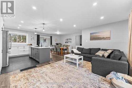 25 Frontenac Crescent, Deep River, ON - Indoor Photo Showing Living Room