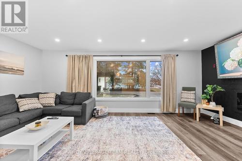 25 Frontenac Crescent, Deep River, ON - Indoor Photo Showing Living Room