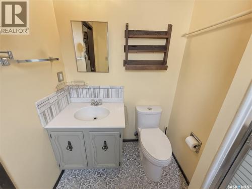 231 Elliott Place, Swift Current, SK - Indoor Photo Showing Bathroom