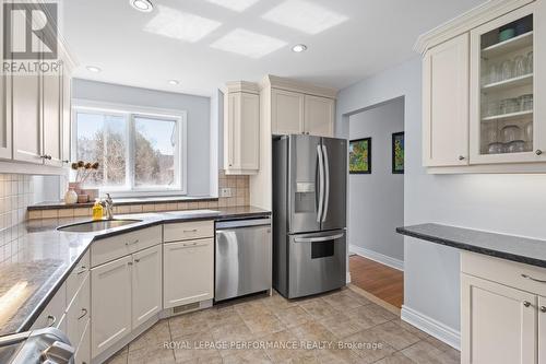 219 Switzer Avenue, Ottawa, ON - Indoor Photo Showing Kitchen