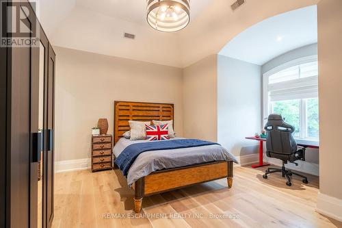 385 Pine Cove Road, Burlington, ON - Indoor Photo Showing Bedroom