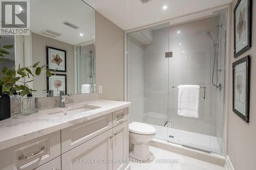 385 Pine Cove Road, Burlington, ON - Indoor Photo Showing Bathroom
