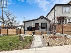 534 SILVERTHORN AVENUE Toronto, ON M6M 3H9