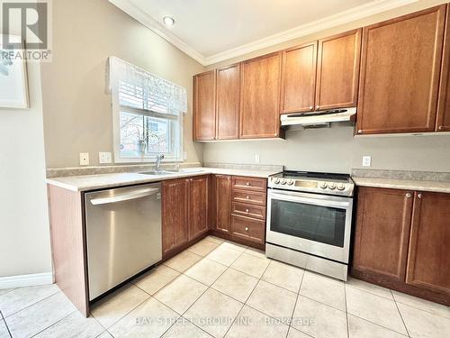 5218 Garland Crescent, Burlington, ON - Indoor Photo Showing Kitchen With Double Sink