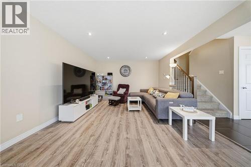 1220 Riverbend Road Unit# 105, London, ON - Indoor Photo Showing Living Room