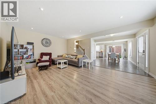 1220 Riverbend Road Unit# 105, London, ON - Indoor Photo Showing Living Room