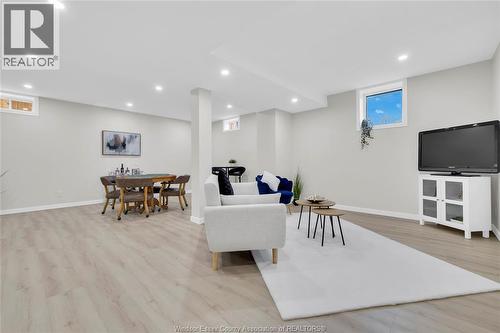 556 Clover, Windsor, ON - Indoor