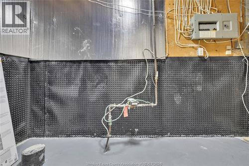 556 Clover, Windsor, ON - Indoor Photo Showing Bathroom