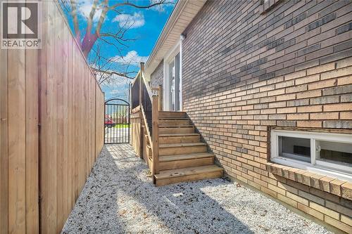 556 Clover, Windsor, ON -  With Fireplace