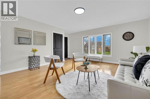 556 Clover, Windsor, ON - Indoor Photo Showing Living Room