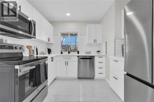 556 Clover, Windsor, ON - Indoor Photo Showing Kitchen With Upgraded Kitchen