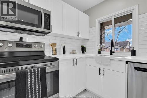 556 Clover, Windsor, ON - Indoor Photo Showing Kitchen With Upgraded Kitchen